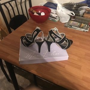 Hot Black-n-White Stylish High Heels!